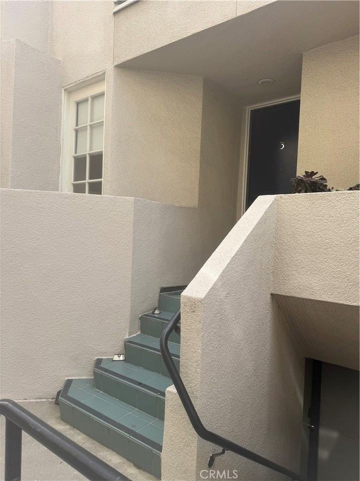 278 S Oak Knoll Ave #3 - Photo 2 of 14