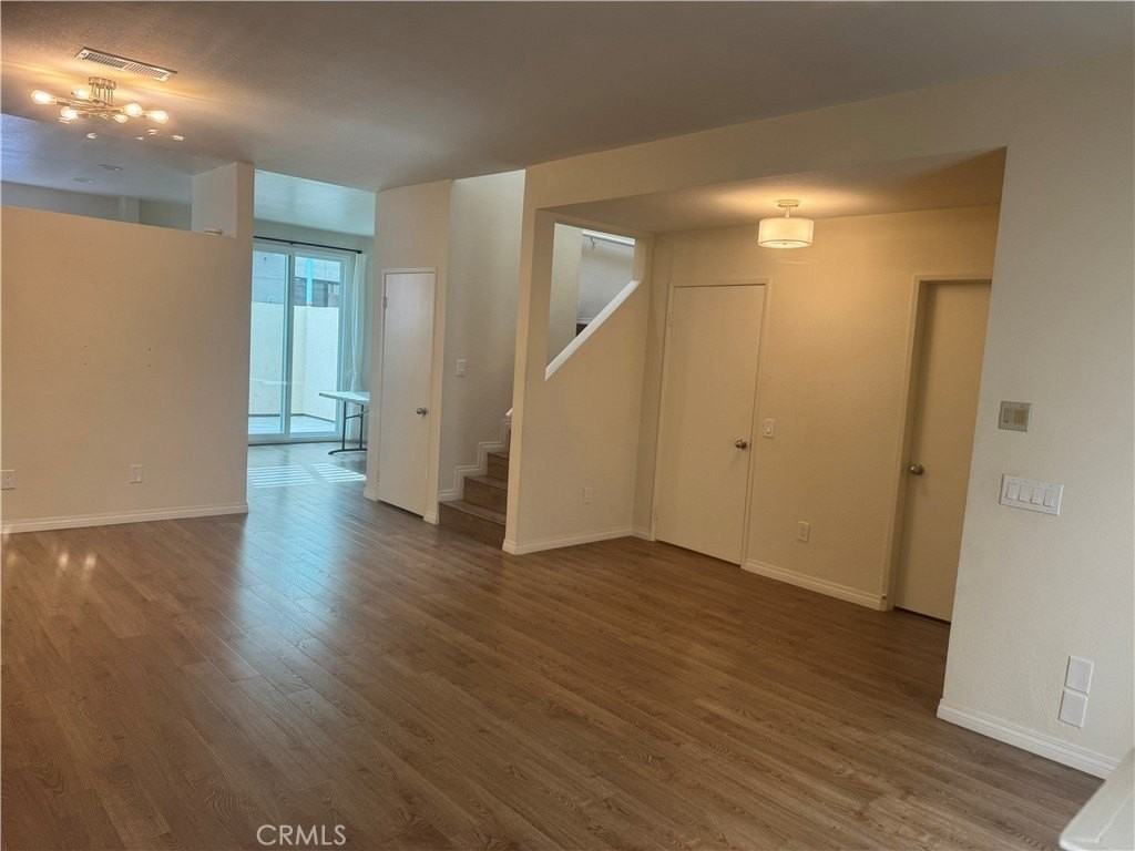 278 S Oak Knoll Ave #3 - Photo 4 of 14