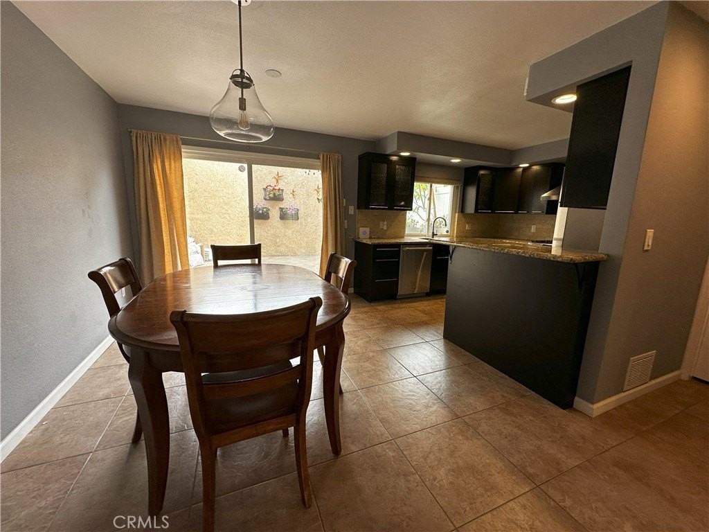 18598 Creek Ln - Photo 3 of 45