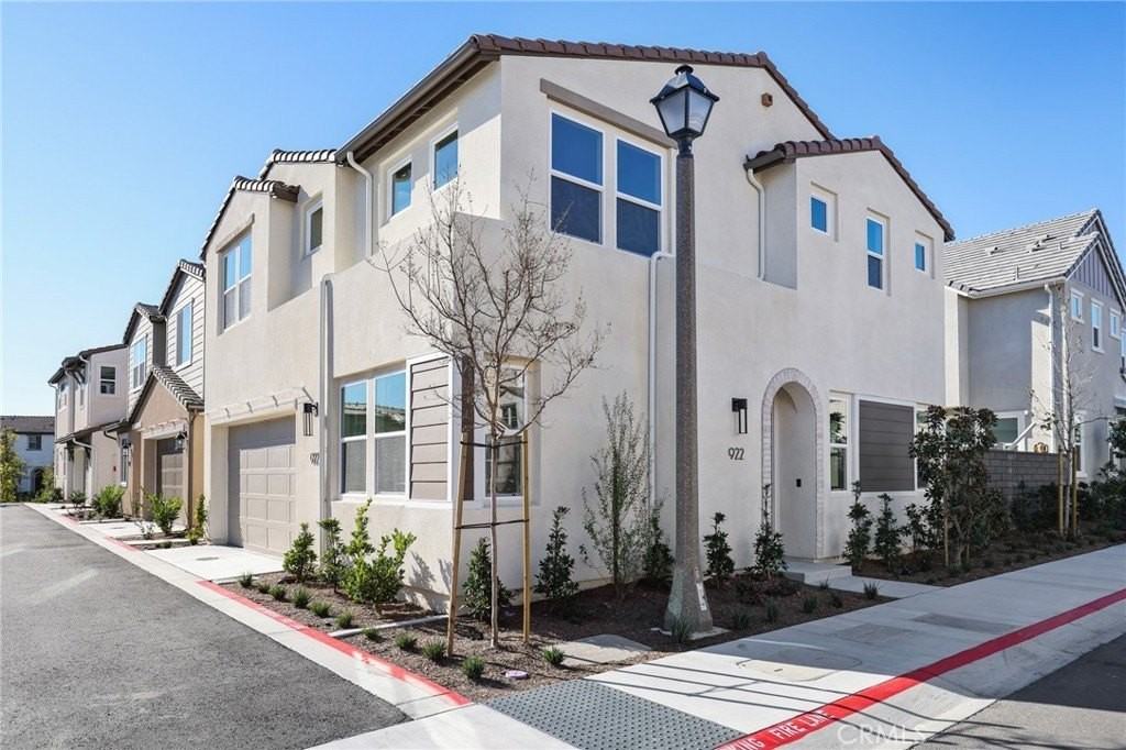 922 Jasper St - Photo 2 of 31