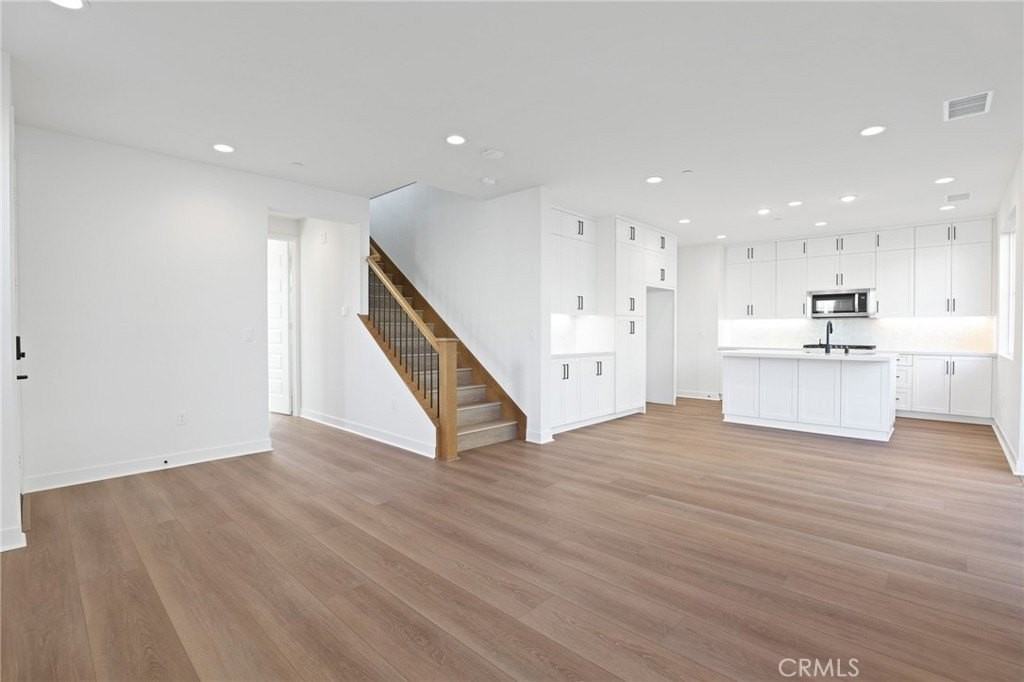 922 Jasper St - Photo 5 of 31