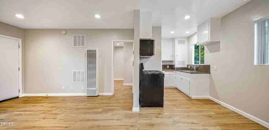 720 E Mountain St #9 - Photo 7 of 19