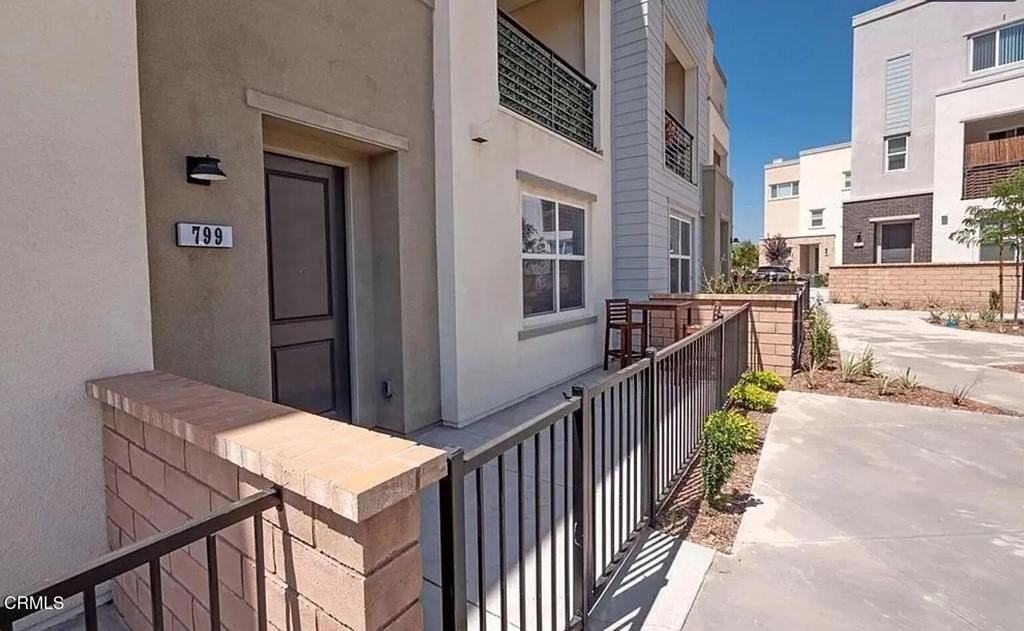 799 Highline Way - Photo 6 of 36