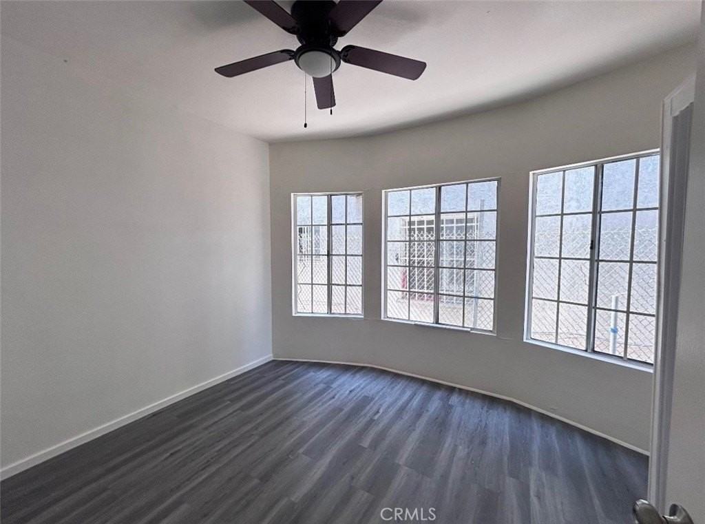 827 W 40th Pl - Photo 2 of 10