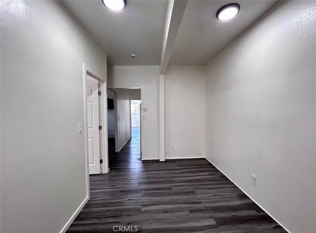 827 W 40th Pl - Photo 6 of 10