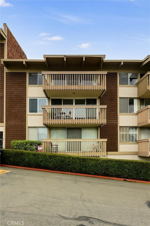 6542 Ocean Crest Dr #D305 - Photo 4 of 50