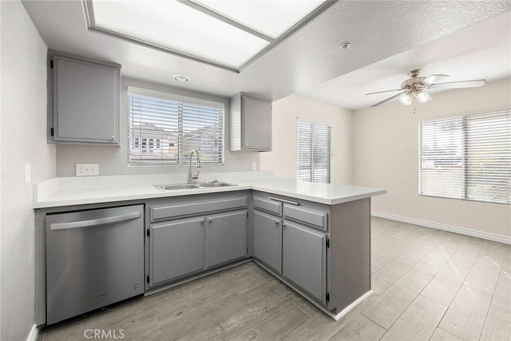 201 Laurel Ave #17 - Photo 6 of 25