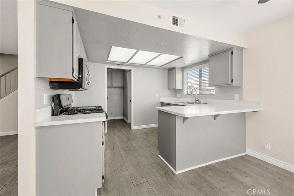 201 Laurel Ave #17 - Photo 7 of 25