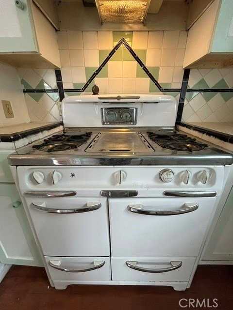 380 W 15th St - Photo 6 of 14