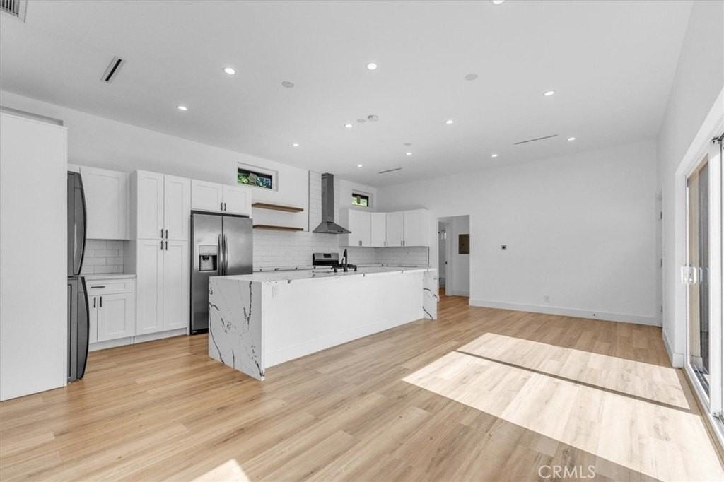 22716 Schoolcraft St - Photo 3 of 26