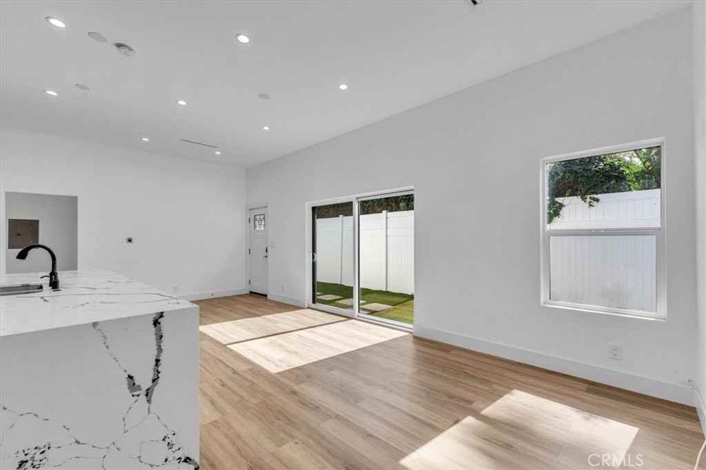 22716 Schoolcraft St - Photo 4 of 26