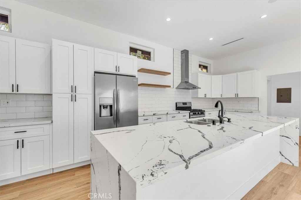 22716 Schoolcraft St - Photo 5 of 26