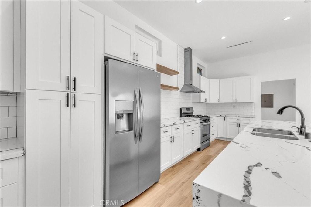 22716 Schoolcraft St - Photo 6 of 26