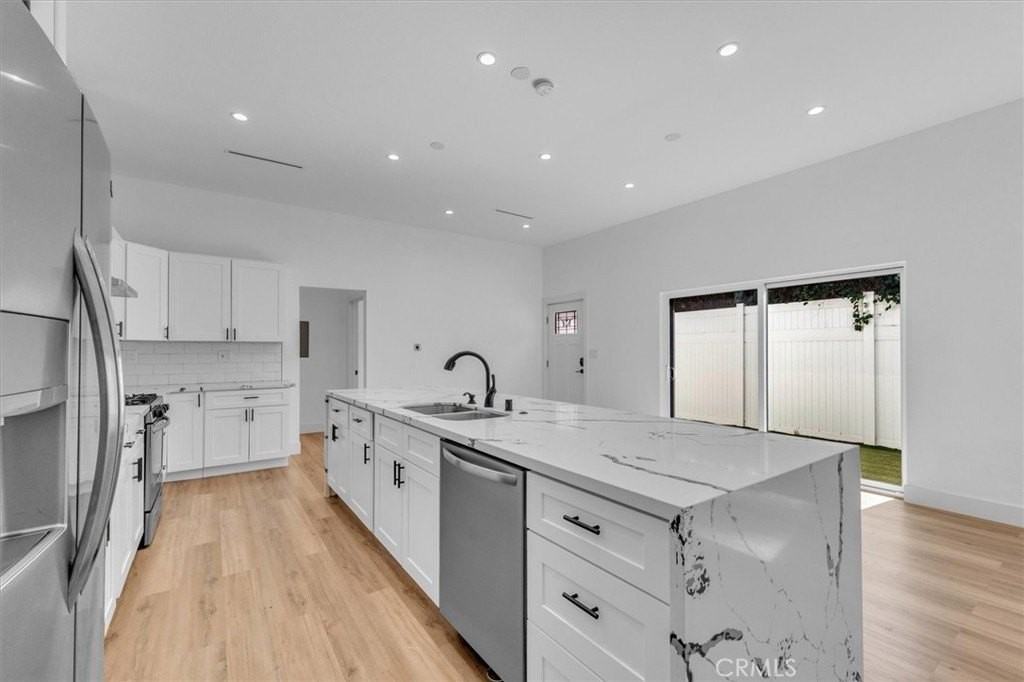 22716 Schoolcraft St - Photo 7 of 26