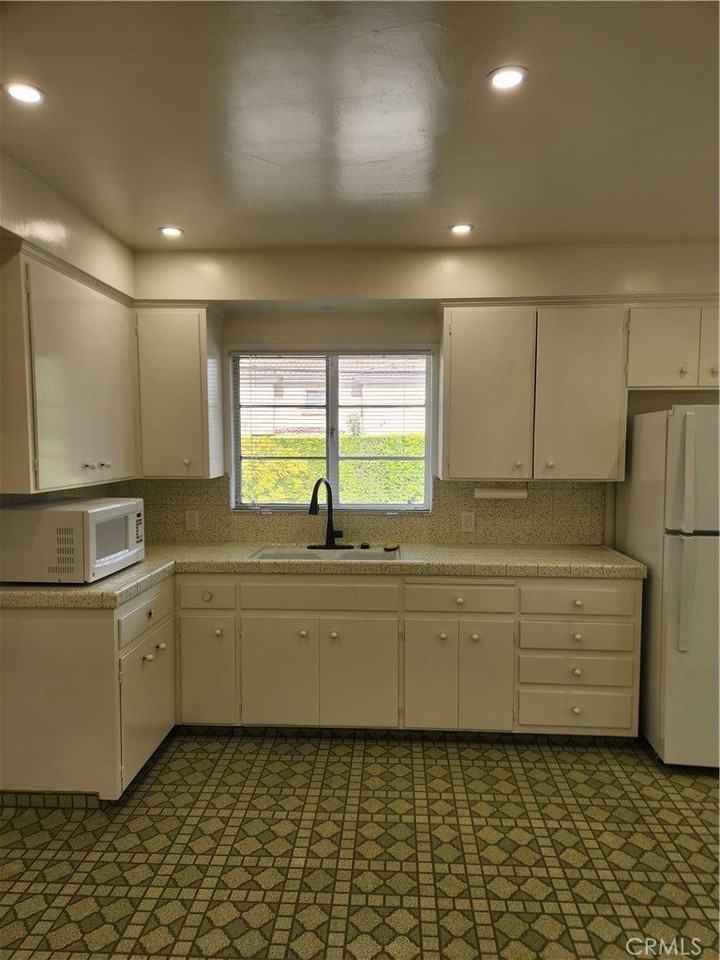 10504 Dunleer Dr - Photo 6 of 14