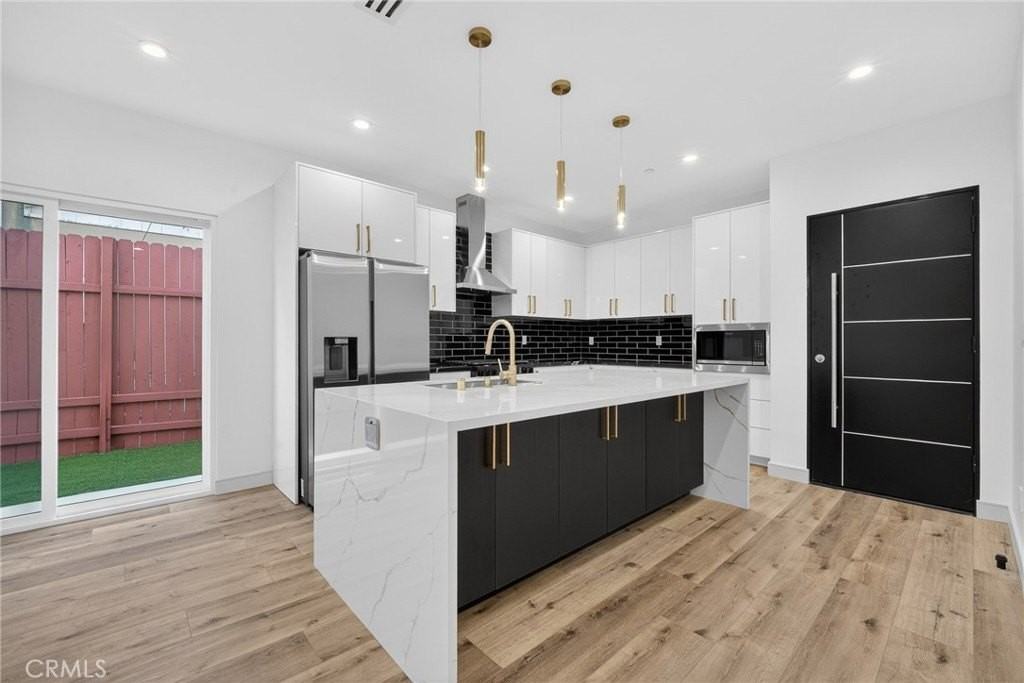 7334 Owensmouth Ave - Photo 3 of 27