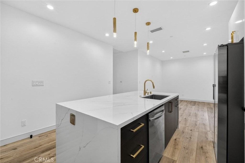 7334 Owensmouth Ave - Photo 4 of 27