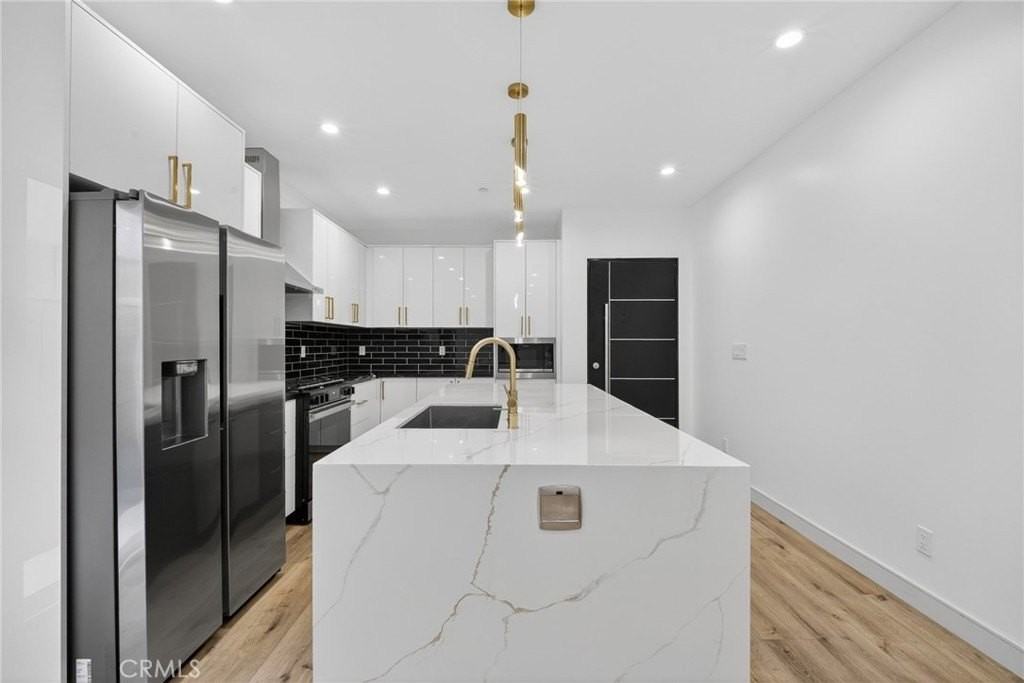 7334 Owensmouth Ave - Photo 5 of 27