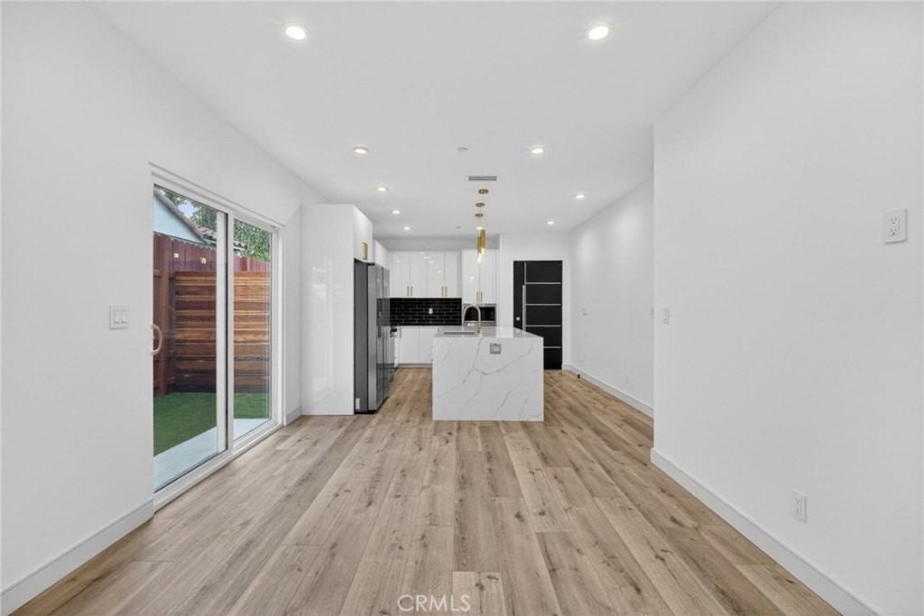 7334 Owensmouth Ave - Photo 6 of 27