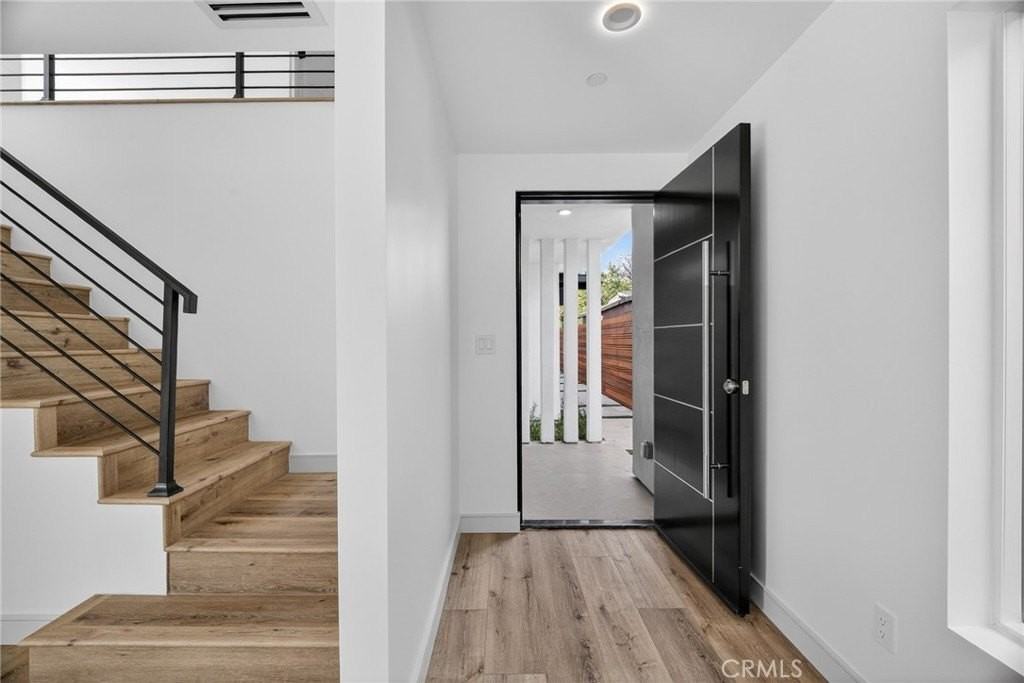 7332 Owensmouth Ave - Photo 3 of 43