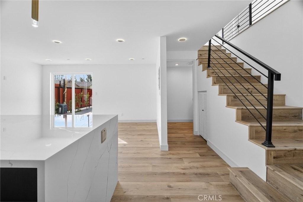 7332 Owensmouth Ave - Photo 4 of 43