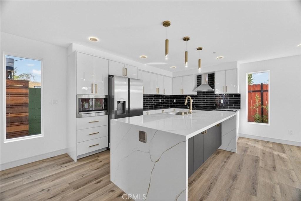 7332 Owensmouth Ave - Photo 5 of 43