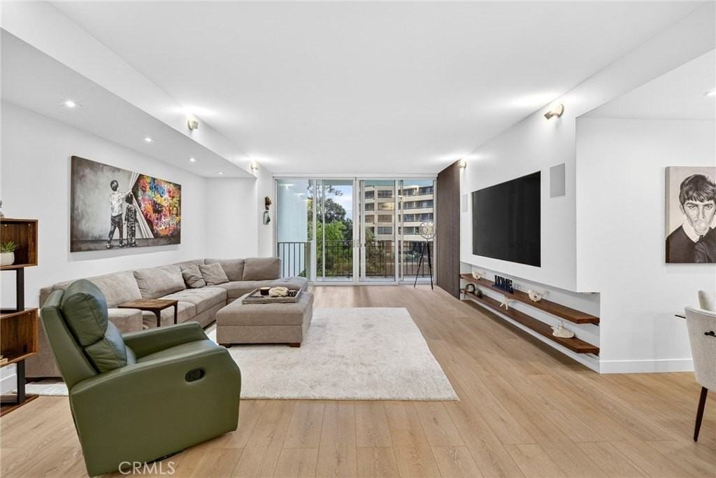 10433 Wilshire Blvd #202