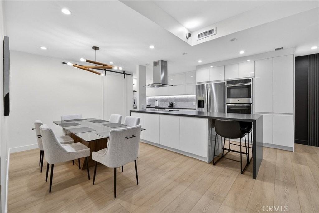 10433 Wilshire Blvd #202 - Photo 2 of 42