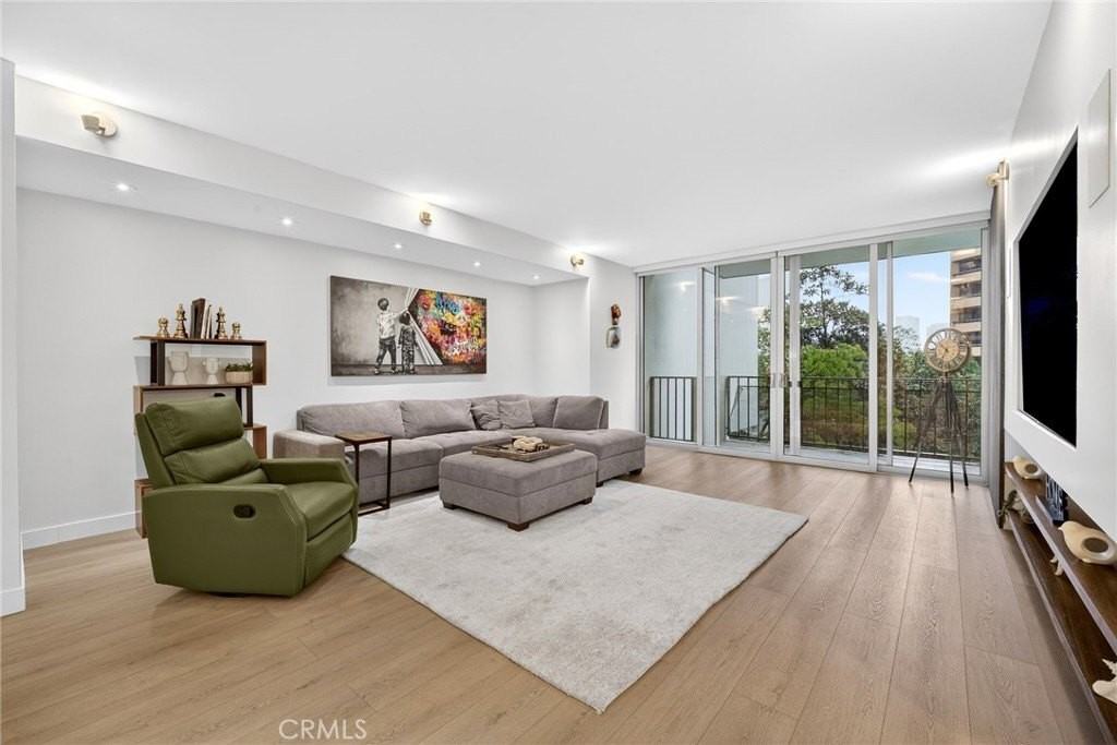 10433 Wilshire Blvd #202 - Photo 4 of 42