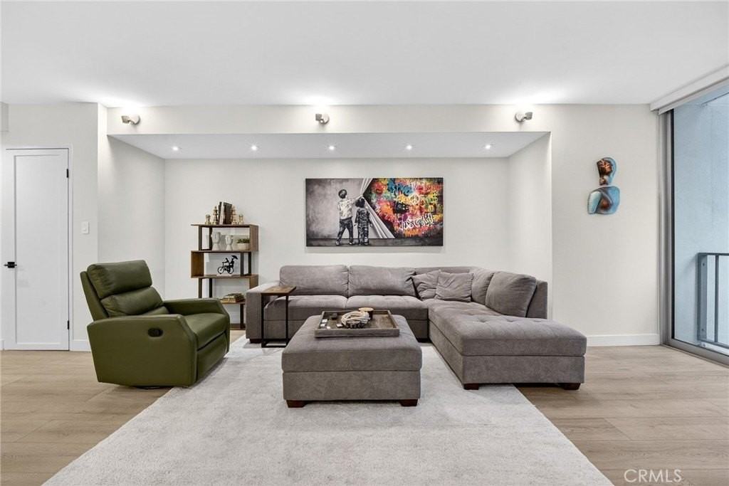 10433 Wilshire Blvd #202 - Photo 5 of 42