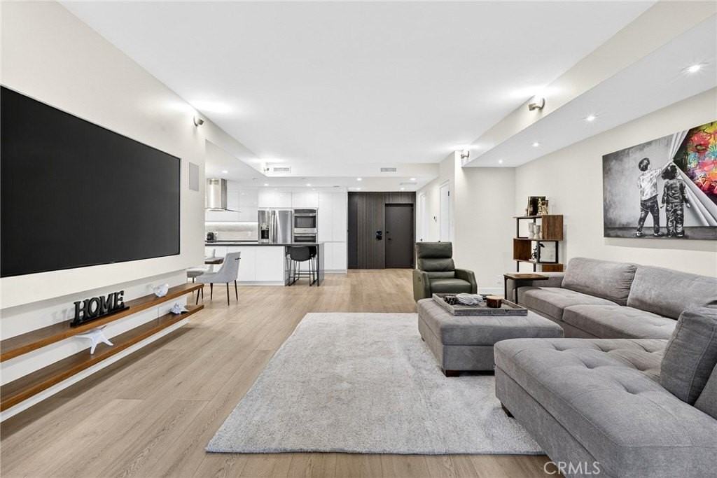 10433 Wilshire Blvd #202 - Photo 6 of 42