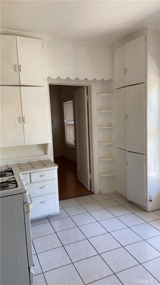 1633 W Commonwealth Ave - Photo 2 of 7