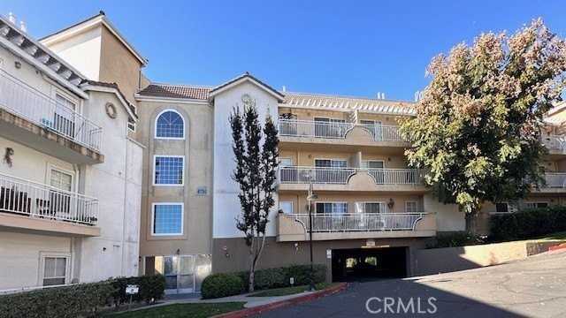 4750 Templeton St - Photo 2 of 24