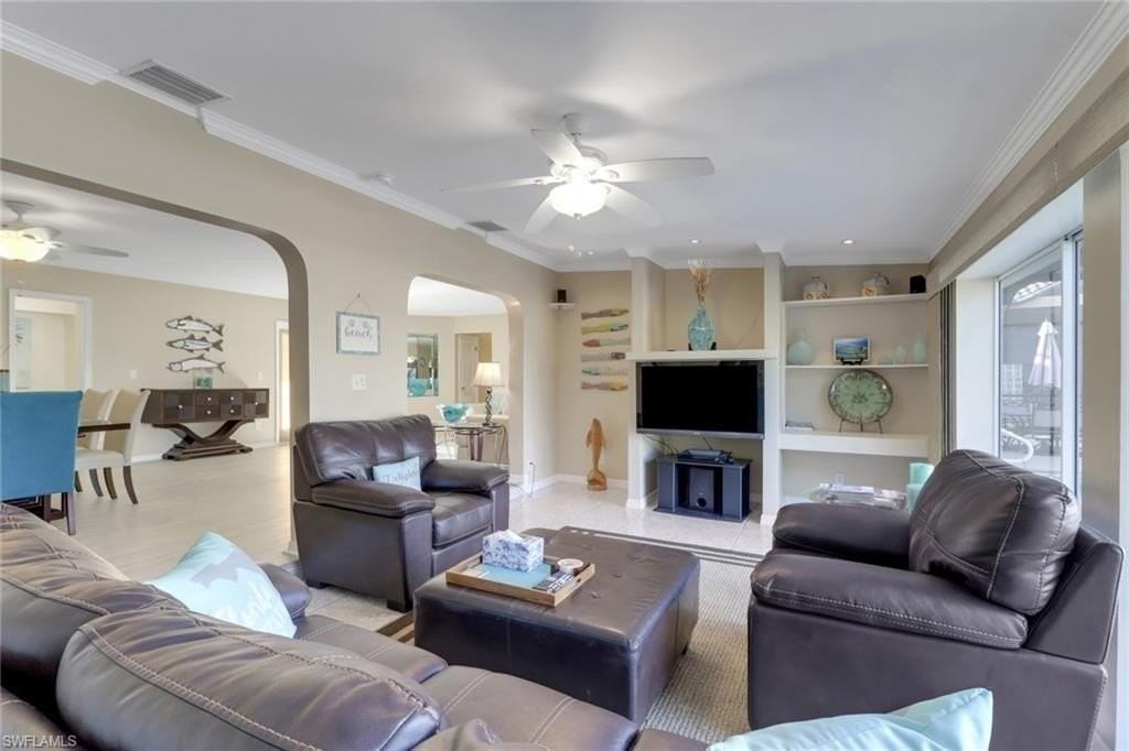 562 Goldcoast Ct - Photo 6 of 28