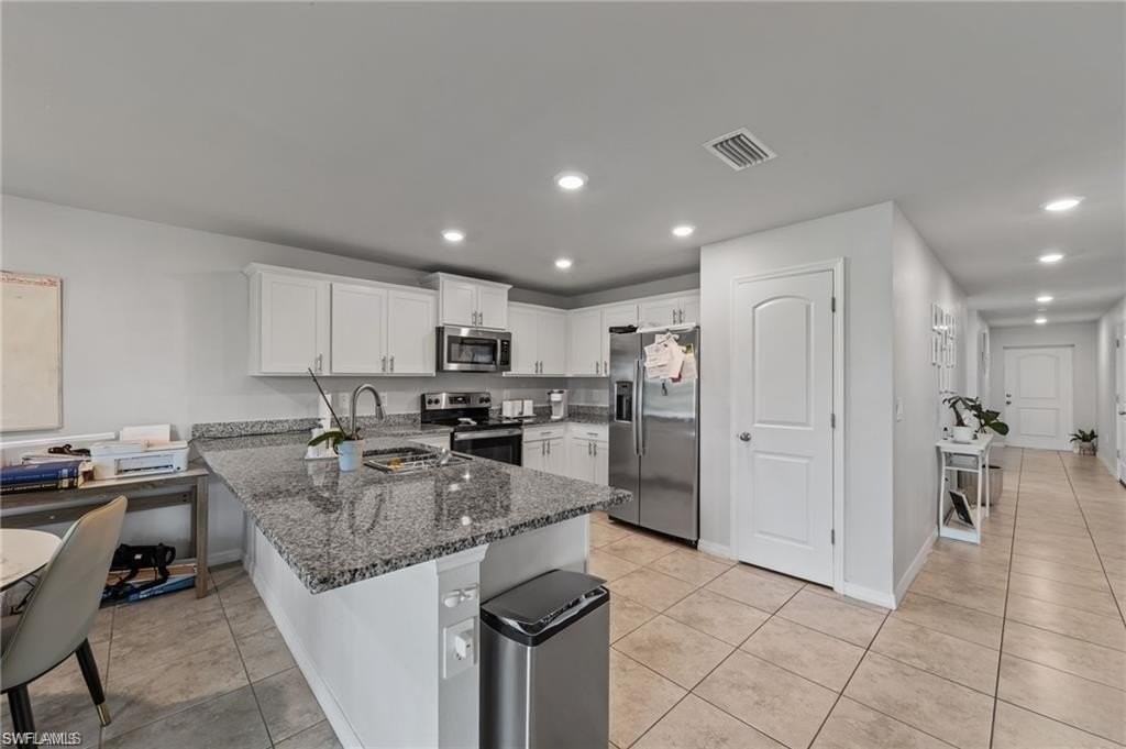 1013 Ne 15th St - Photo 4 of 26