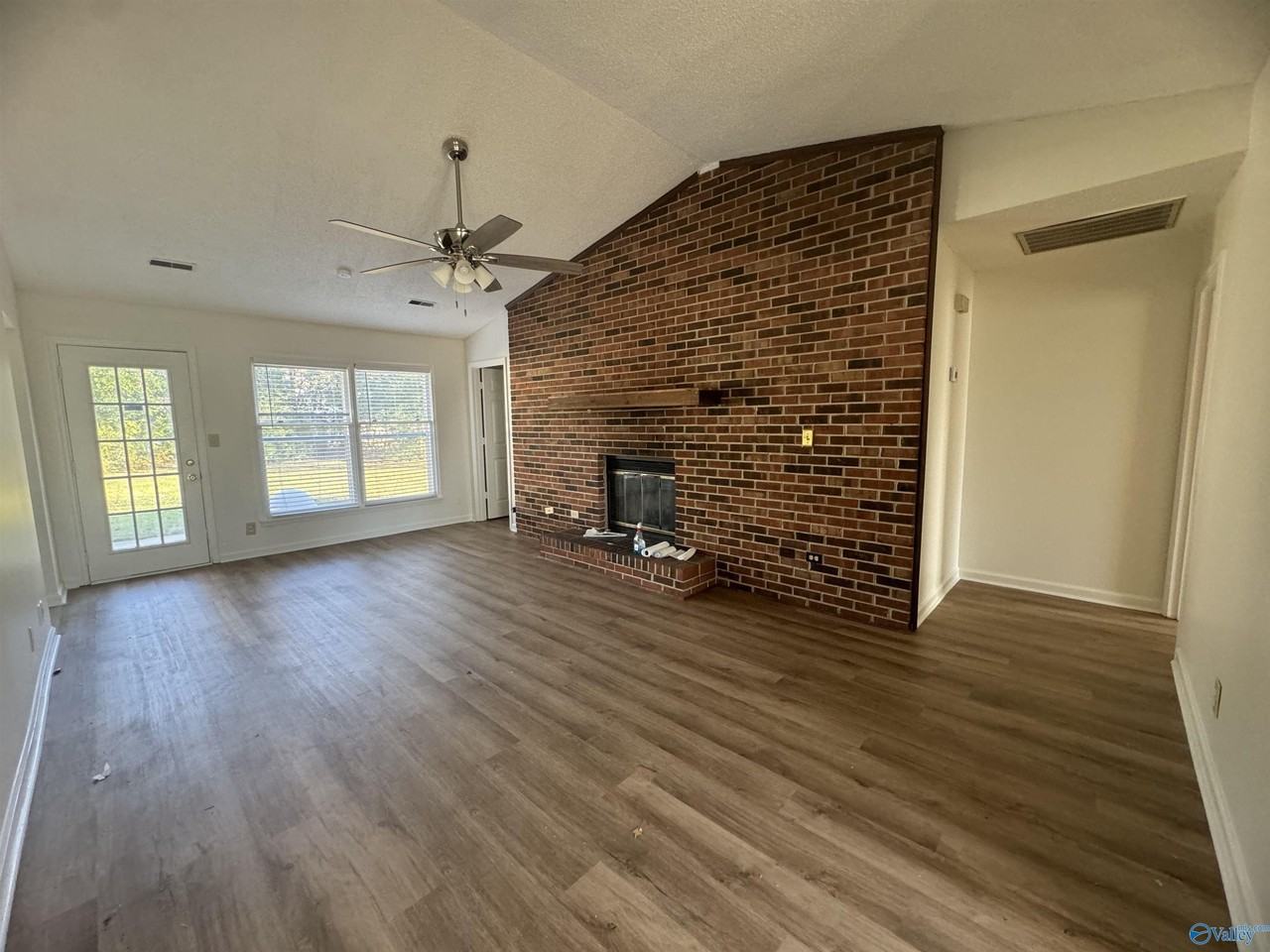 8455 Hogan Dr Se - Photo 4 of 21