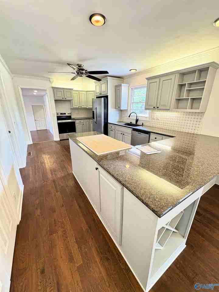 2117 Mythewood Dr Sw - Photo 4 of 20