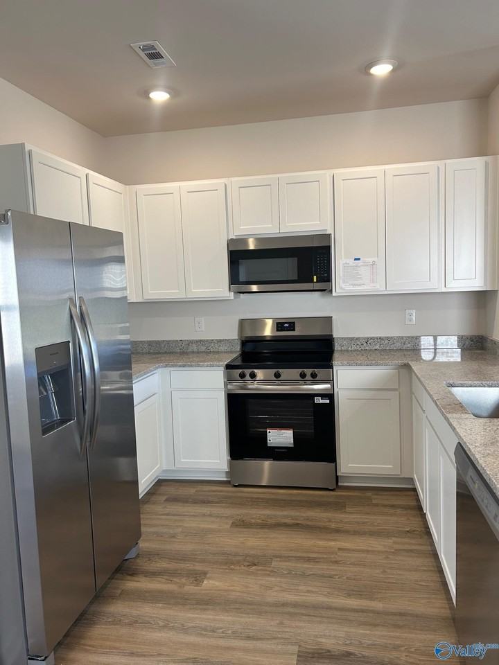 3405 Cool Springs Avenue SW - Photo 4 of 16