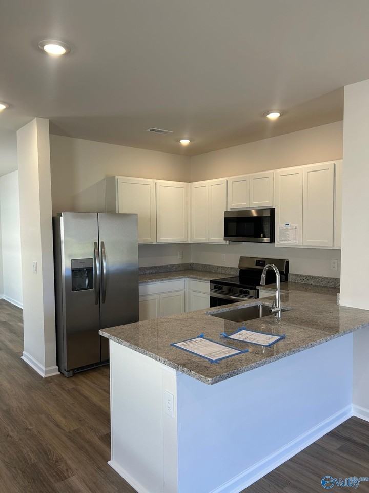 3405 Cool Springs Avenue SW - Photo 5 of 16