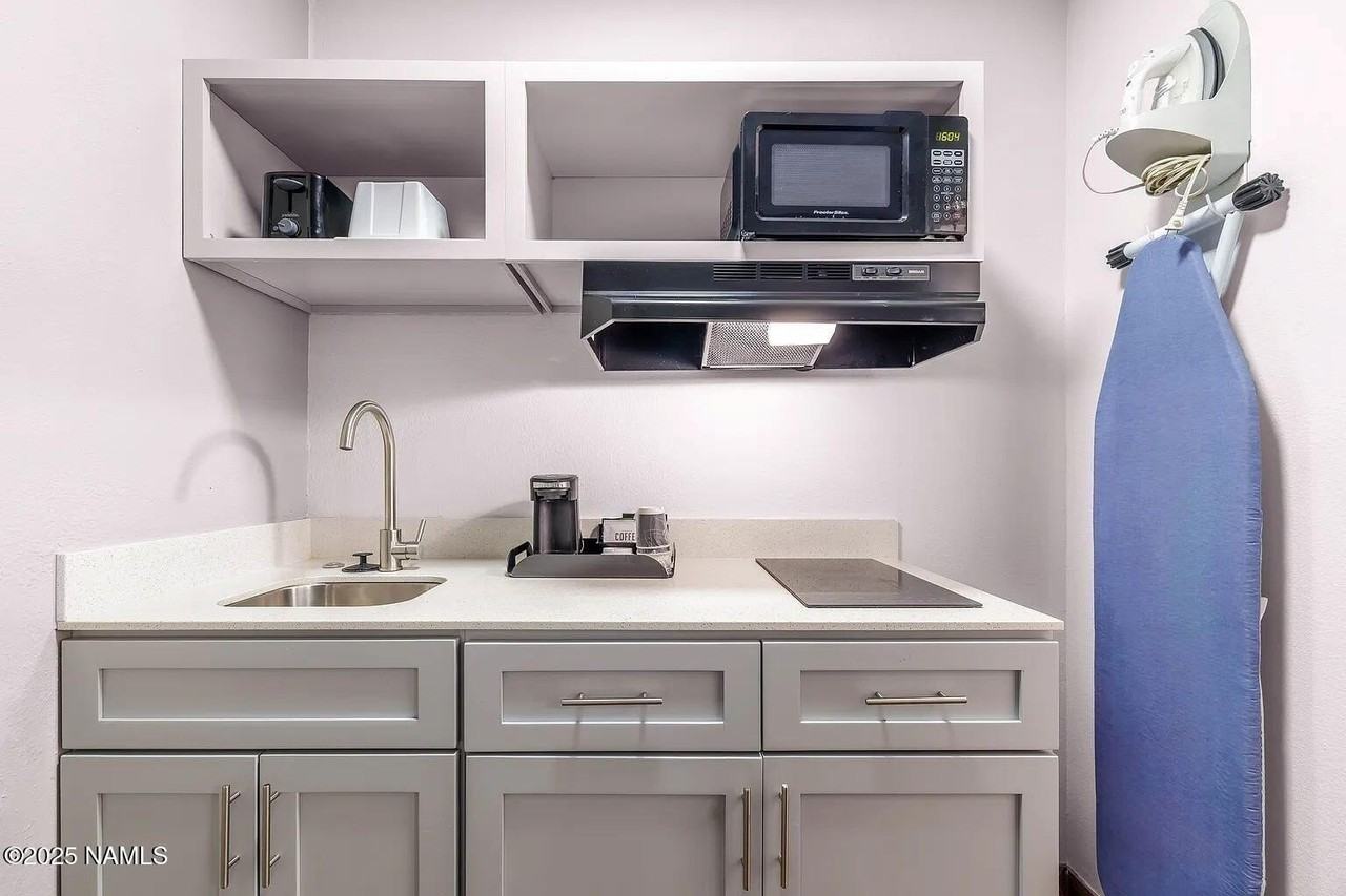 2540 E Lucky Ln - Photo 5 of 9