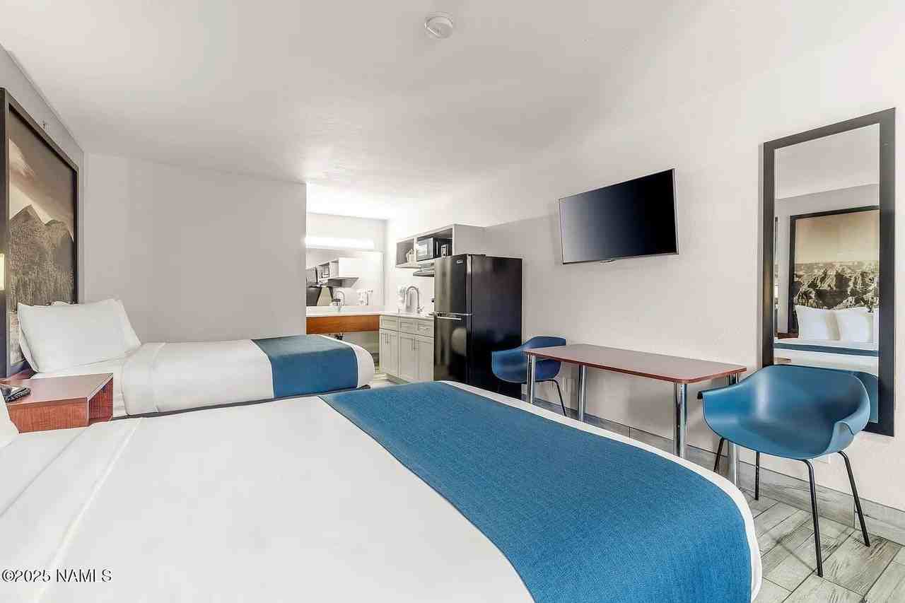 2540 E Lucky Ln - Photo 7 of 9