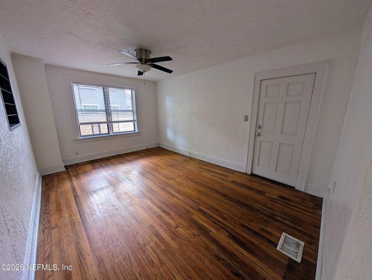 2701 Myra St - Photo 3 of 10