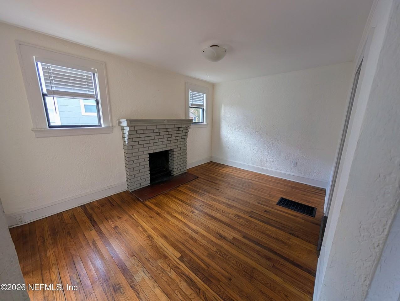 2701 Myra St - Photo 4 of 10