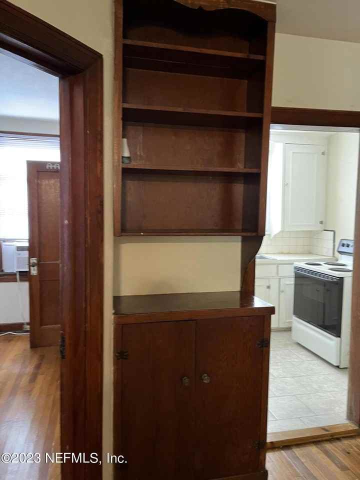 825 Goodwin St - Photo 4 of 14