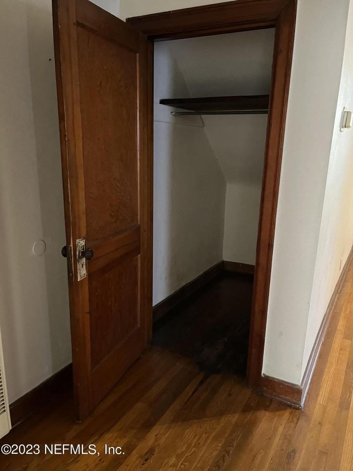 825 Goodwin St - Photo 5 of 14