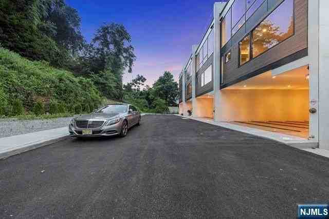 8822 Churchill Rd - Photo 2 of 50