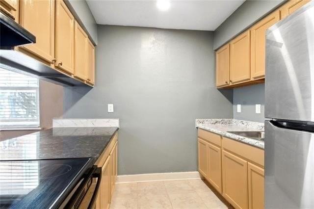 633/635 FARMINGTON Place - Photo 4 of 11