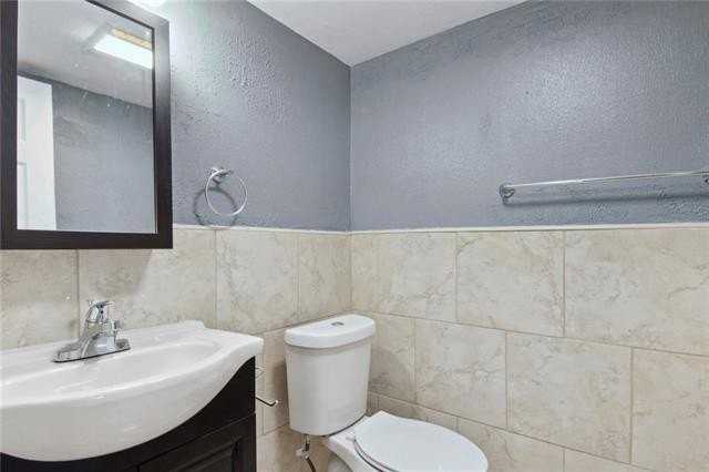 633/635 FARMINGTON Place - Photo 5 of 11