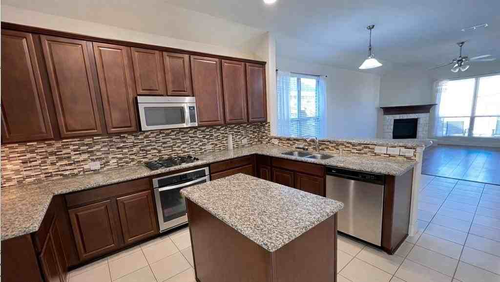 620 Calliopsis St - Photo 5 of 30