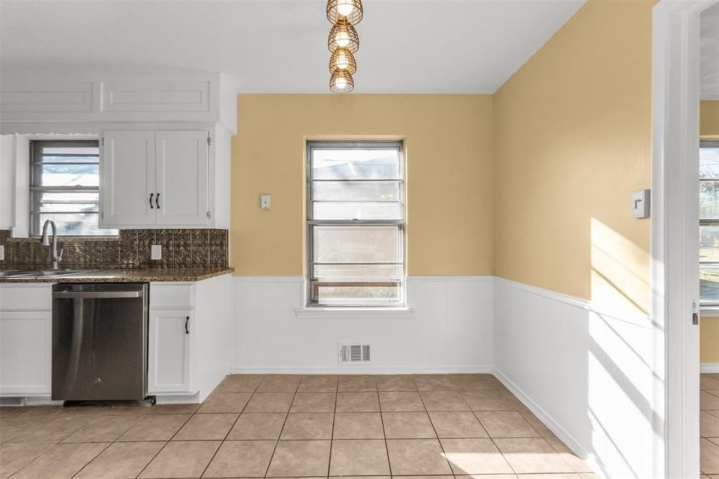 2608 Meandering Way - Photo 5 of 35